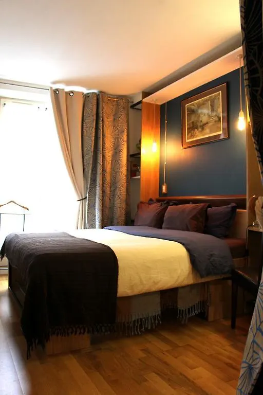 Private In A Parisian Homestay! - Close To It All!