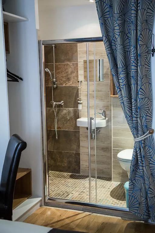 Homestay Private In A Parisian Homestay! - Close To It All! *